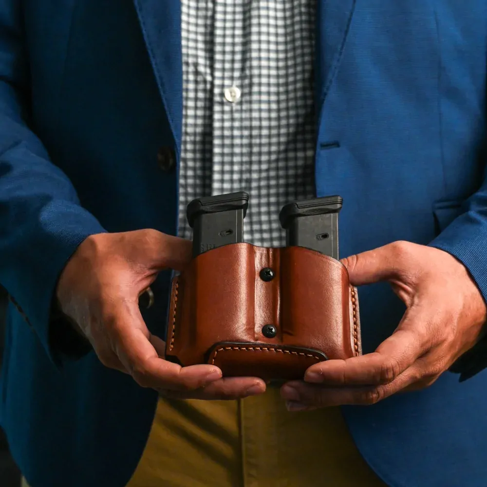 Otevřené kožené opaskové pouzdro na dva zásobníky s retenčními šrouby Falco Holsters