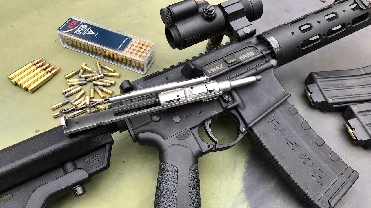 Adaptér CMMG, Model: 22 Bravo, Ráže: .22LR, pro samonabíjecí pušky typu AR/MSR-15, nerez, 1x zásobník 25 ran