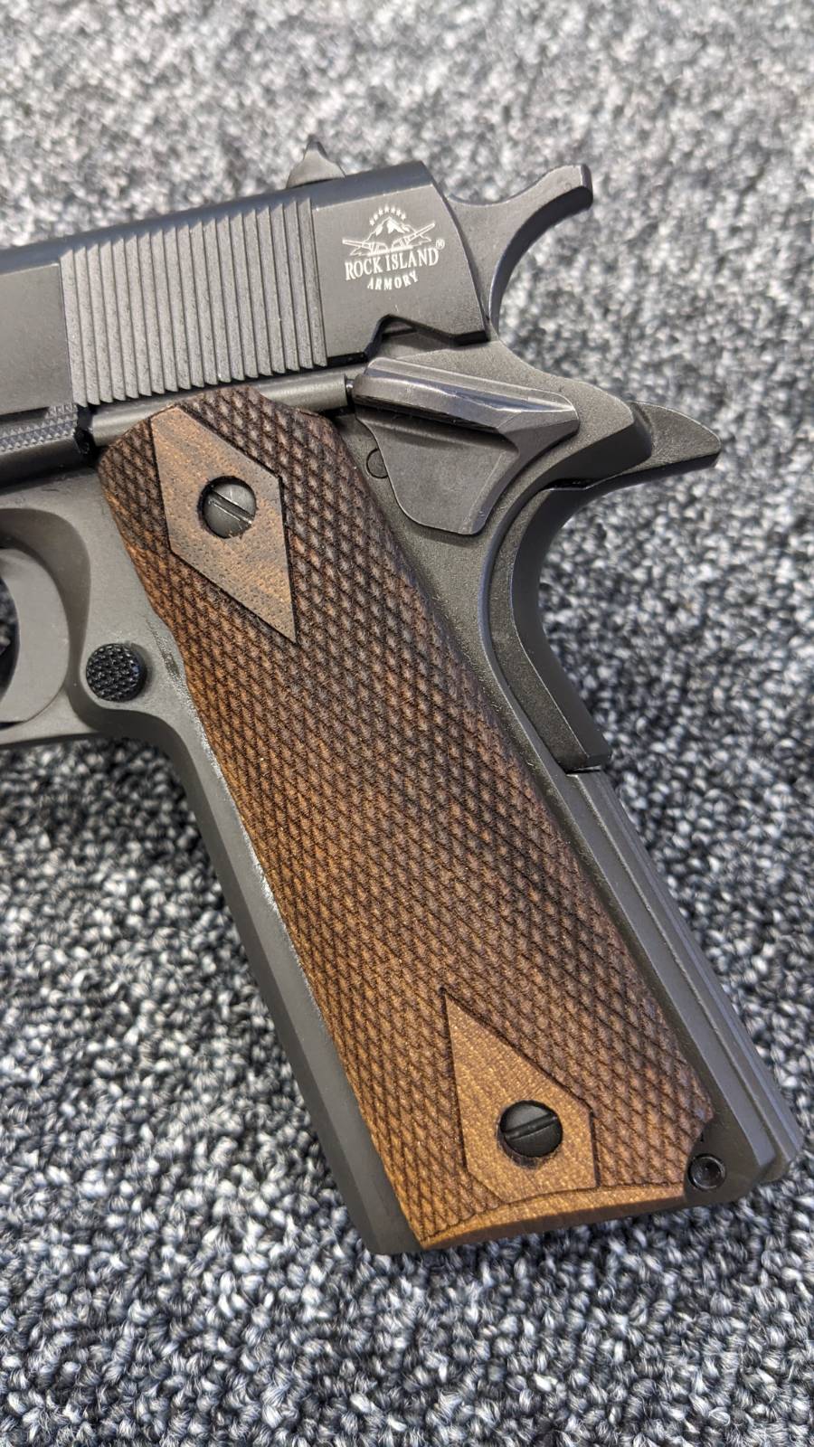 Pistole Rock Island Armory 1911 A1 FS .45 ACP + střenky Klinsky