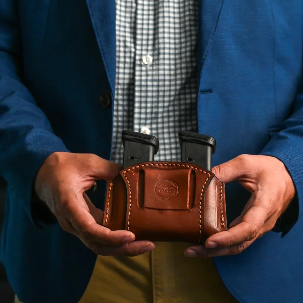 Otevřené kožené opaskové pouzdro na dva zásobníky s retenčními šrouby Falco Holsters