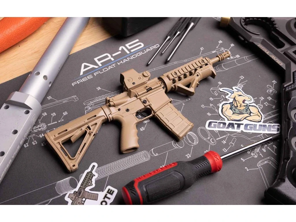 Replika GoatGuns Mini AR15 Coyote, měřítko 1:3