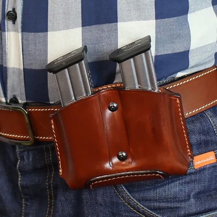 Otevřené kožené opaskové pouzdro na dva zásobníky s retenčními šrouby Falco Holsters