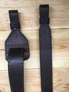 Kožený stahovací řemen na zbraň podšitý protiskluzovou gumou